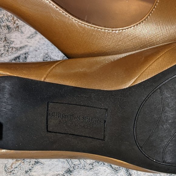 Christian Siriano Womens Metallic Gold Pumps - Picture 3 of 5